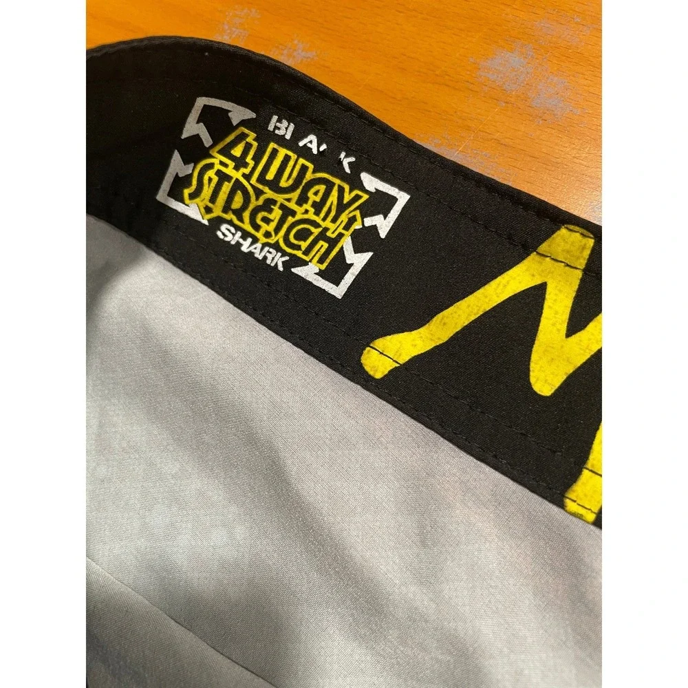 Maui and Sons‎ Board Shorts Swim Trunks Stretch Pixel Grey Blue Red Mens 34x10 L - Picture 4 of 12